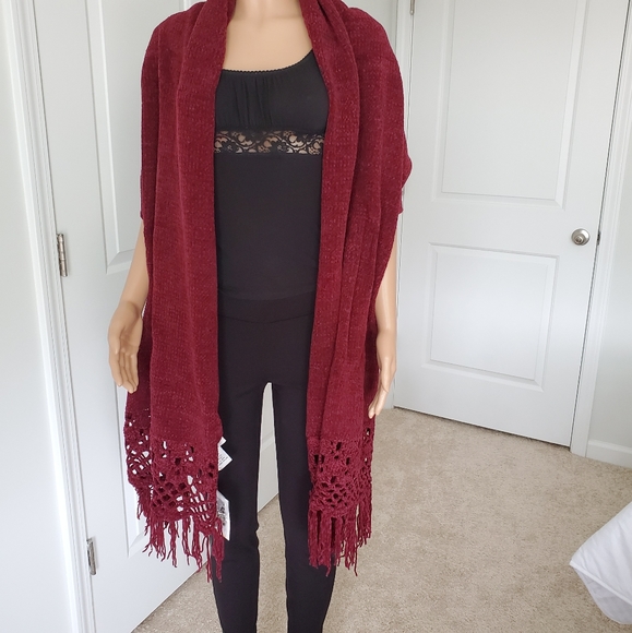 Scarf and wrap - Picture 2 of 4